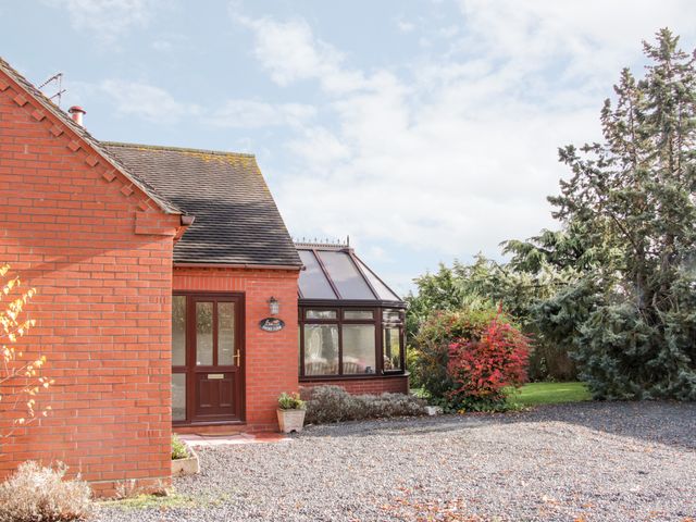 Court Farm - 1010755 - photo 2