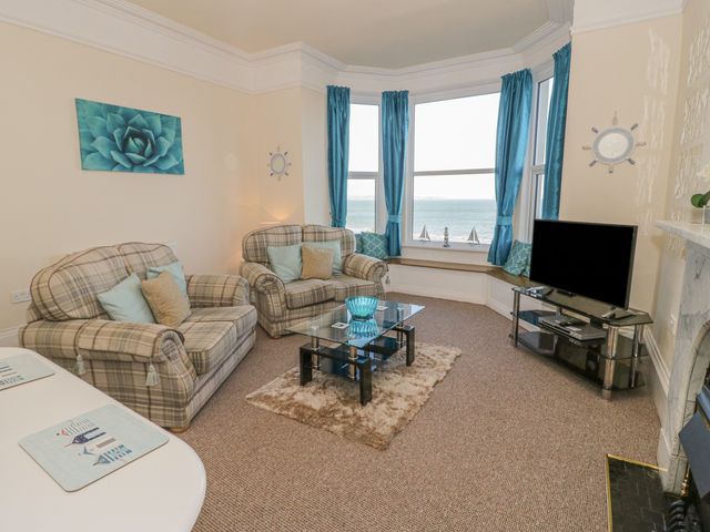 Llys Madoc, First Floor Flat - 1014017 - photo 3