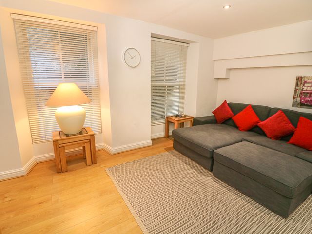 Flat 2 Galloway House - 1015493 - photo 3
