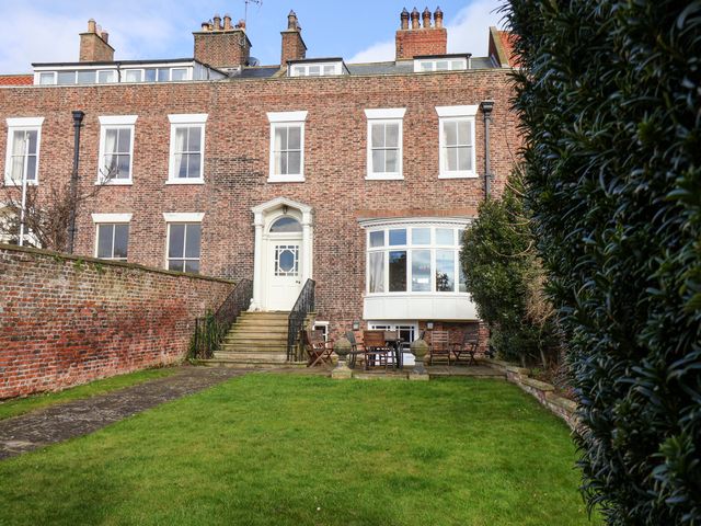12 St Hilda's - 1015801 - photo 2