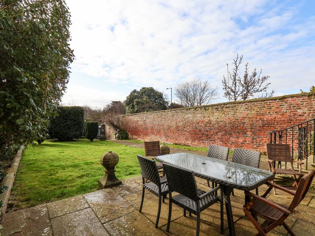 12 St Hilda's - 1015801 - photo 4