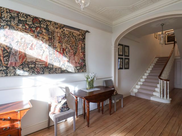 12 St Hilda's - 1015801 - photo 5