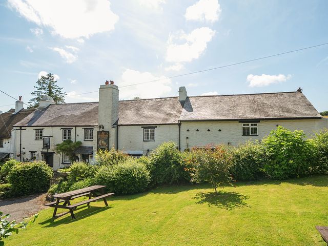 A house with garden furniture and greenery at The Old Church House in Torbryan