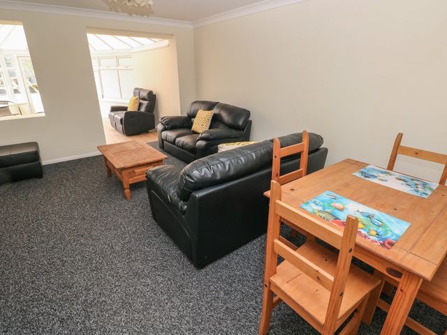 21 Heol Gylfinir - 1025332 - photo 3