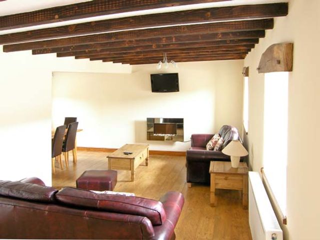 Stabal-y-Gwedd - 10261 - photo 5