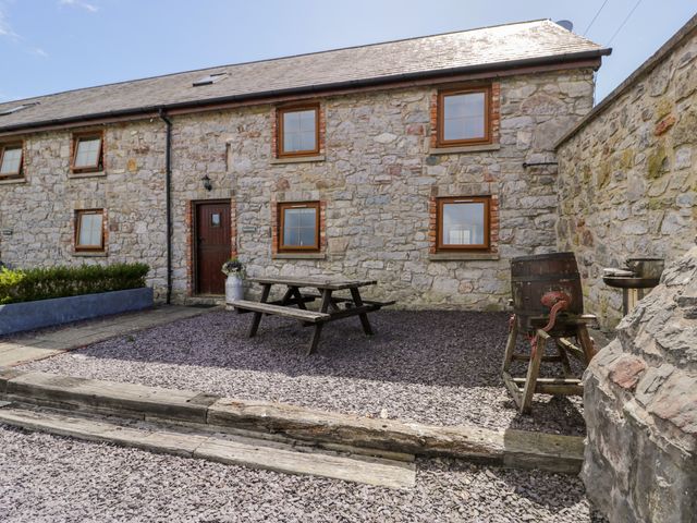 Stabal-y-Gwedd - 10261 - photo 3