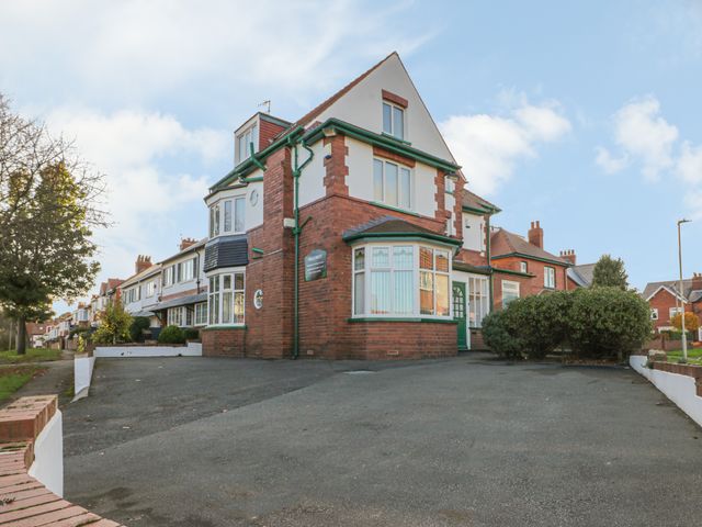 Hillcrest - 1026707 - photo 2