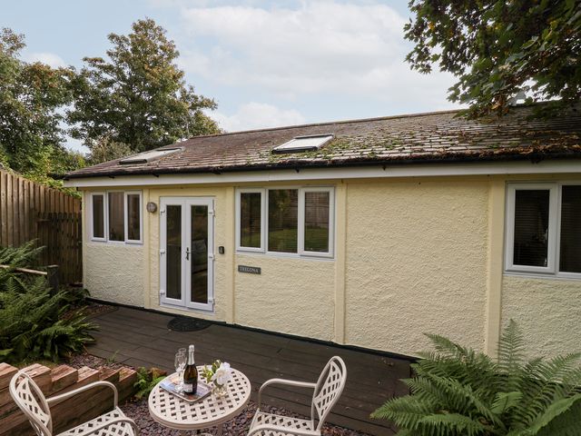 An outdoor area with a table and chairs at Tregona Buckland Monachorum near Yelverton