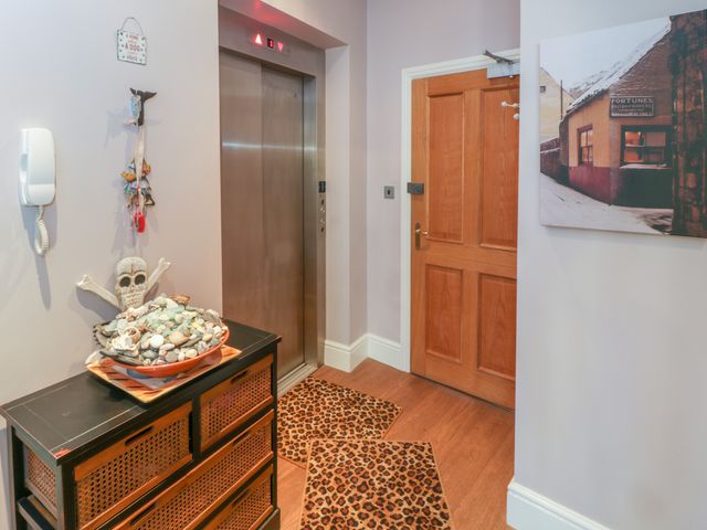 Apartment 4 - 1034058 - photo 2