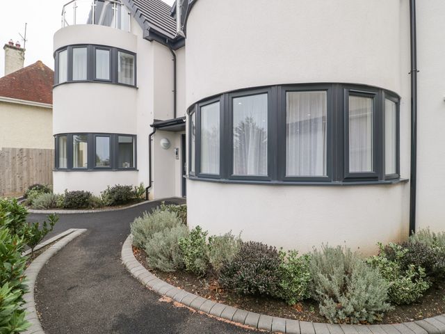 Flat 2, 38 Preston Road - 1037083 - photo 2