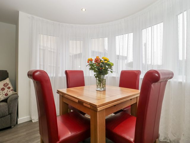 Flat 2, 38 Preston Road - 1037083 - photo 5