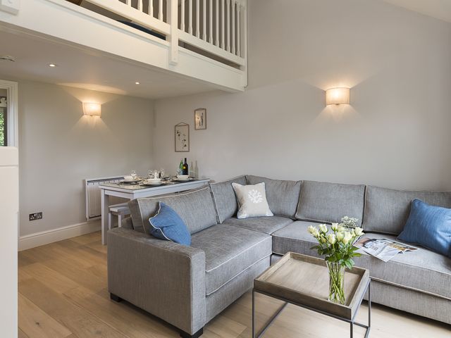 4 Keeper's Cottage, Hillfield Village - 1037313 - photo 3