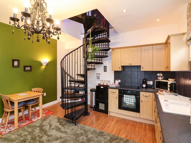 The Coach House, The Grove - 1039698 - photo 5