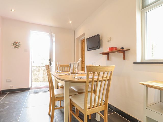 Y Bwthyn, Newport - 1040291 - photo 5