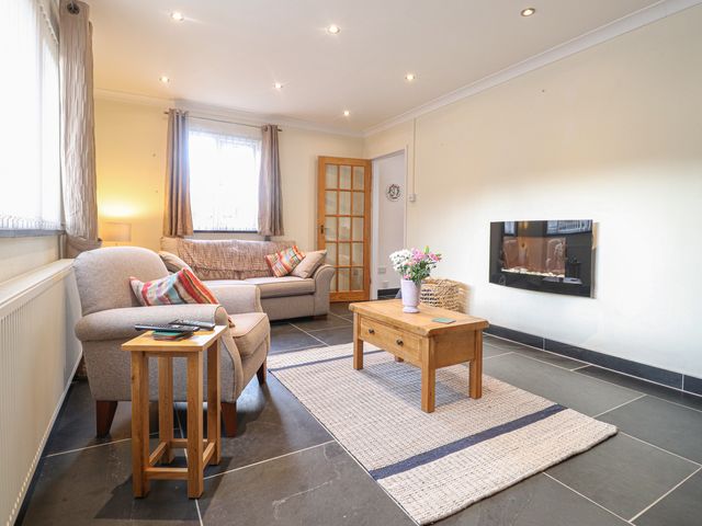 Y Bwthyn, Newport - 1040291 - photo 3
