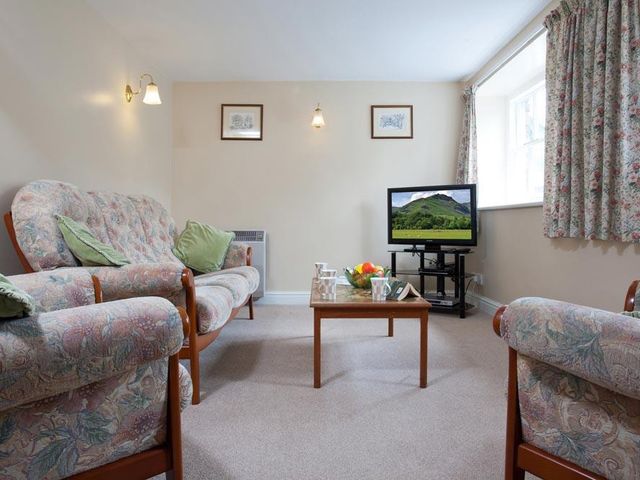 Low Croft Cottage - 1042069 - photo 3