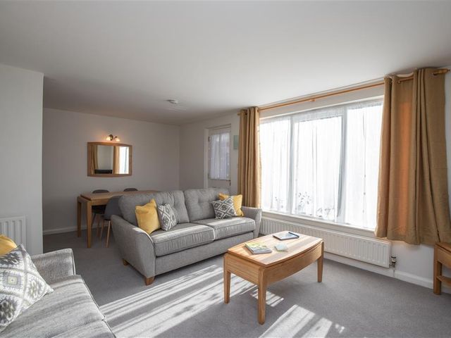 Yew Tree Cottage - 1042663 - photo 3