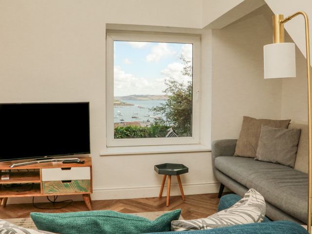 Through The Porthole - 1043373 - photo 3