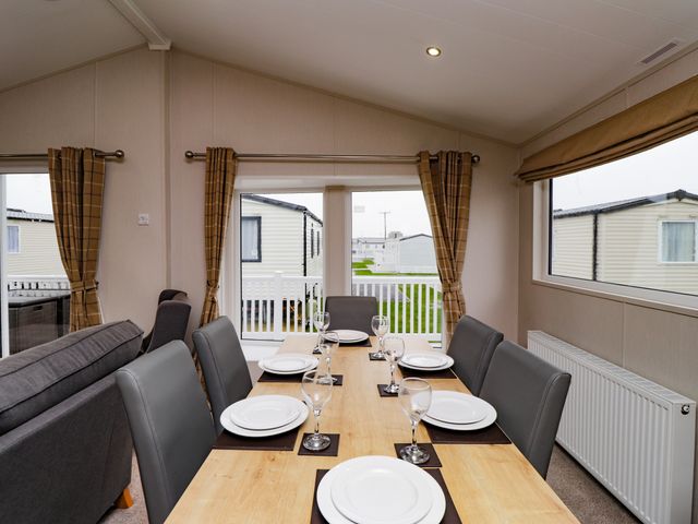 3 bedroom Lodge at Pevensey Bay - 1050157 - photo 5