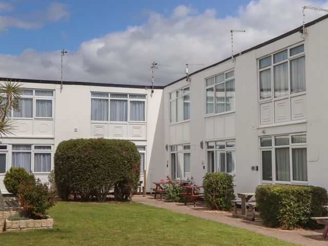 An outdoor area with buildings and bushes at Turtle Chalet in Dawlish Warren