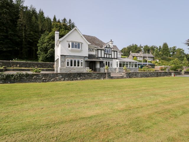 A house with a stone wall and garden at Pengwern in Llanrwst
