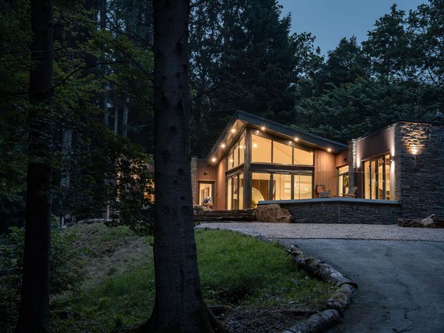 A house with large windows in a forested area at Heilan Roo in Killiecrankie near Pitlochry and Blair Atholl