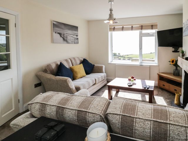 4 Anglesey Road - 1058314 - photo 3