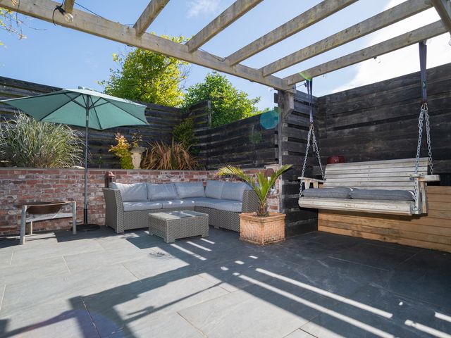 An outdoor patio with seating and plants at Garden View Apartment in Kingsbridge