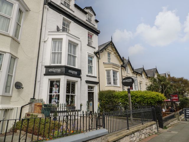 Llewelyn Apartment - 1063683 - photo 2