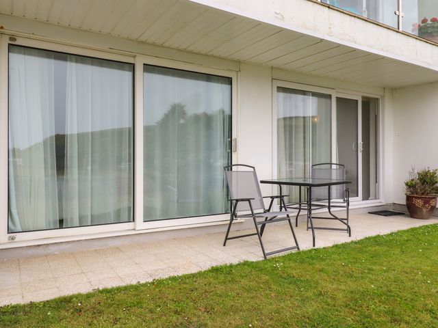 7 Europa Court - 1064013 - photo 2