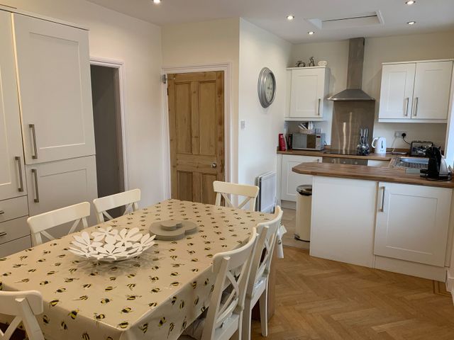 A Stone's Throw - 1064368 - photo 2