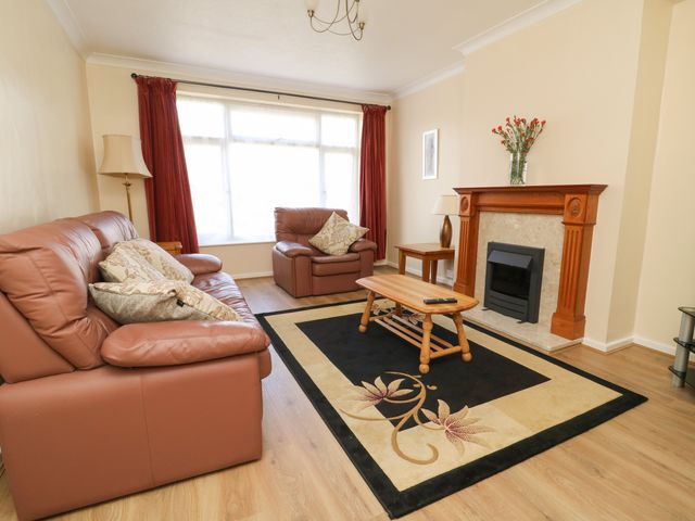 4 Ranby Drive - 1064737 - photo 2