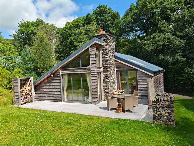 A cabin with a deck and outdoor seating area at The Badger's Shack, Garnett Bridge, Longsleddale. Near Kendal