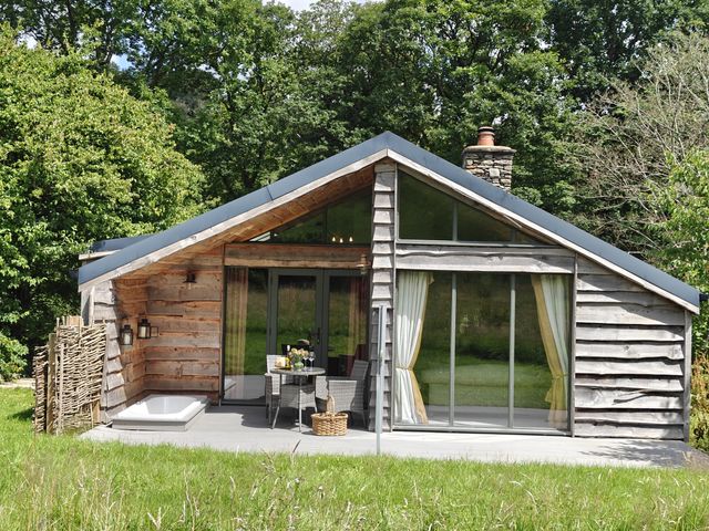 A house with a deck and a bathtub at The Hare's Shack in Garnett Bridge, Longsleddale. Near Kendal