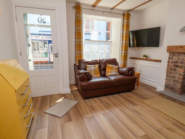 Bobbies' Retreat, 20 High Street - 1069987 - photo 2