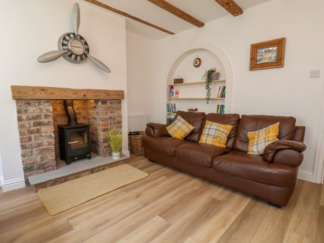 Bobbies' Retreat, 20 High Street - 1069987 - photo 3