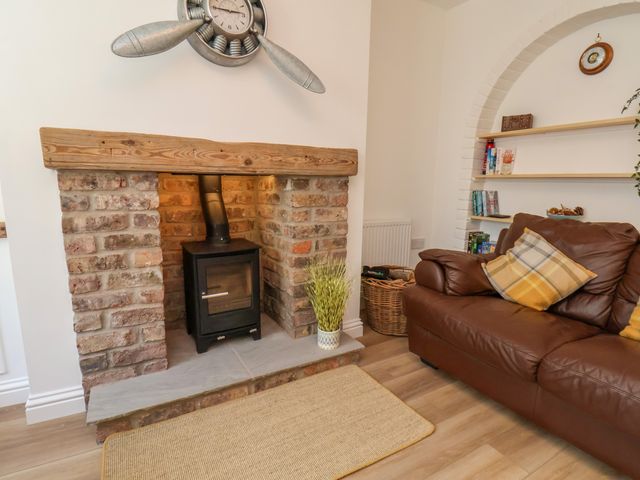 Bobbies' Retreat, 20 High Street - 1069987 - photo 4