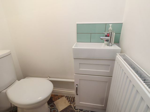 Bobbies' Retreat, 20 High Street - 1069987 - photo 5
