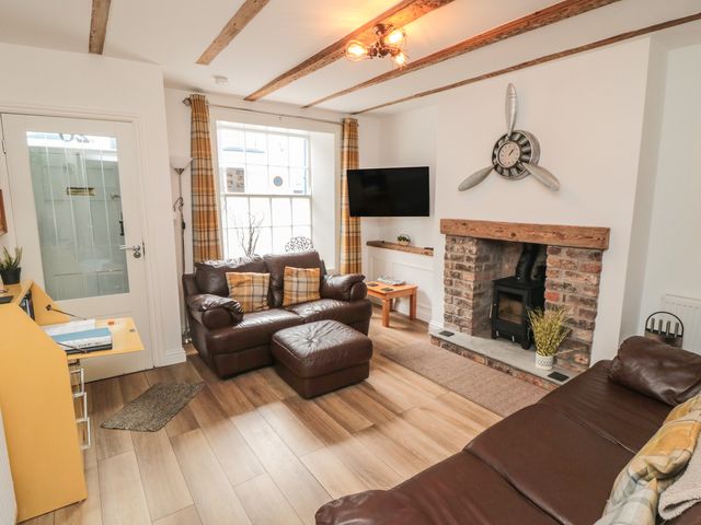 Bobbies' Retreat, 20 High Street - 1069987 - photo 2