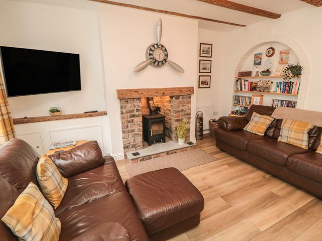 Bobbies' Retreat, 20 High Street - 1069987 - photo 4