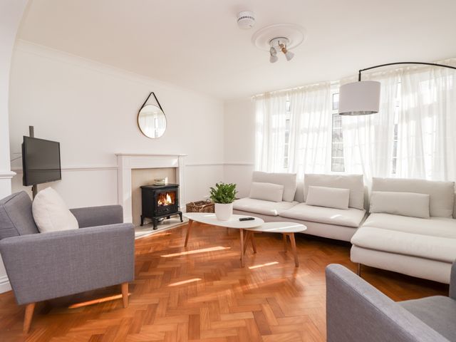 17 St. Magnus Close - 1070927 - photo 4