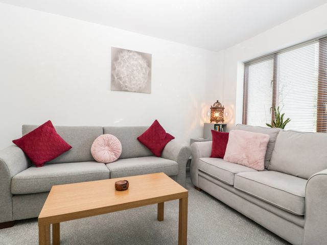 16 Mythern Meadow - 1071494 - photo 2