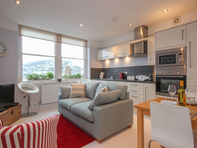 Flat 1, 32 Newcomen Road - 1071861 - photo 3