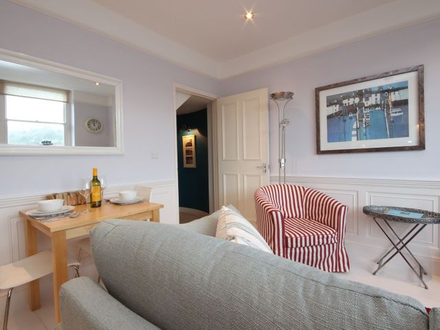 Flat 1, 32 Newcomen Road - 1071861 - photo 5