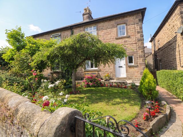 A house with garden and flowers at Cherry Tree Cottage in Bakewell