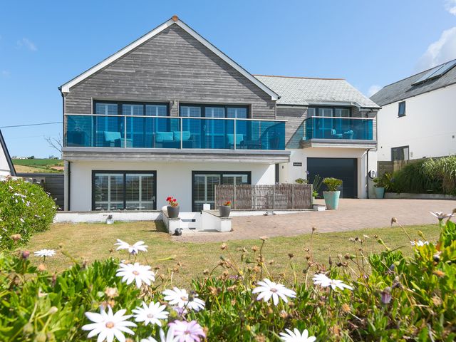 A house with balcony and garage at Sandbanks in Praa Sands