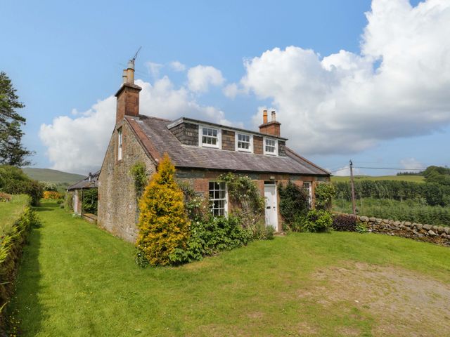 A cottage with garden and pathway at Townhead of Auchenbainzie near Thornhill