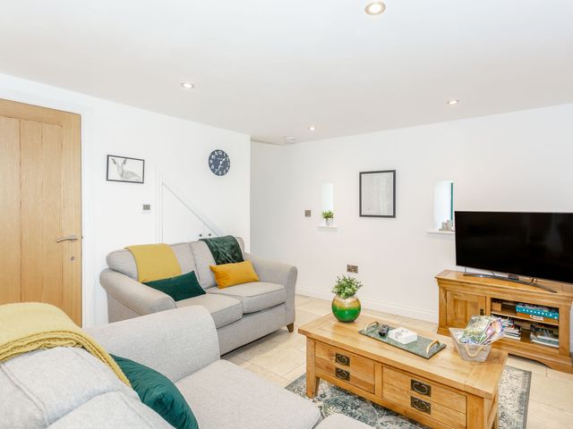 Pogles Wood Cottage - 1079500 - photo 3