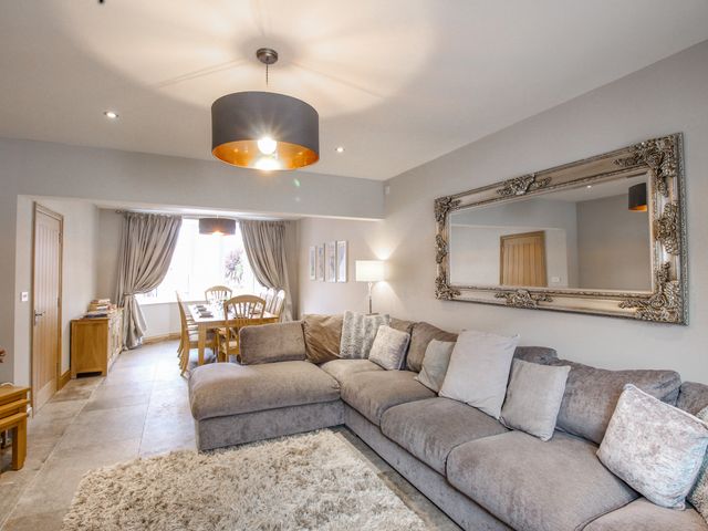 Family House - 1080182 - photo 3
