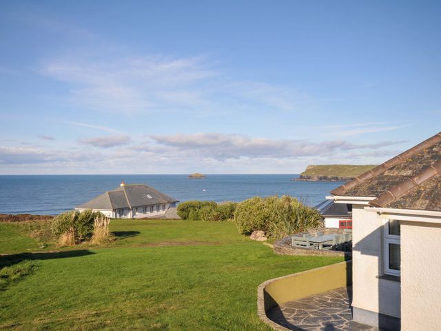 An outdoor view of the sea and a house at Upper Gren in Trebetherick